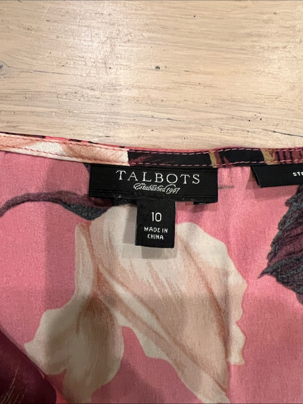 Talbots Coral Pink Floral Ruffle V-Neck Sleeveless Top - Picture 2 of 5
